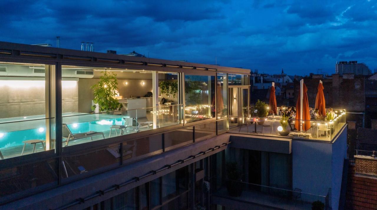 Cortile - Adults Only